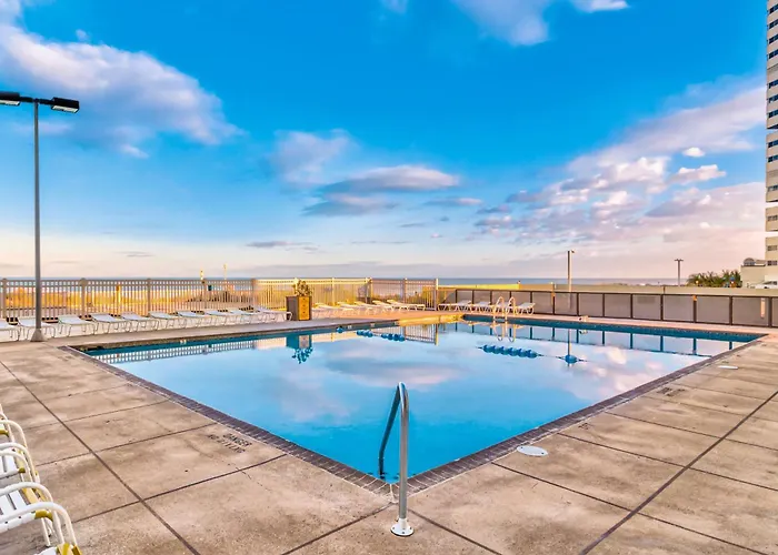 Golden Sands Apartment *