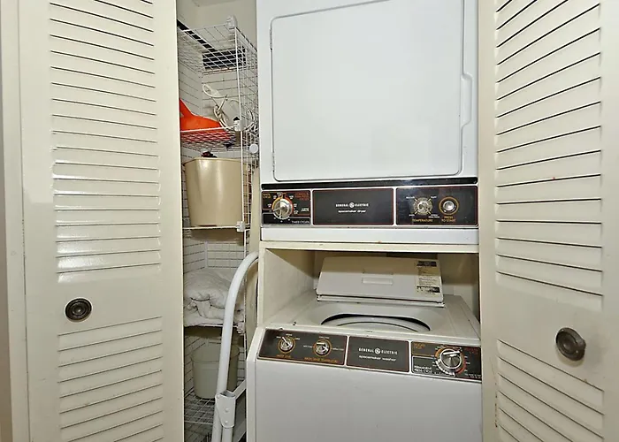 Golden Sands Apartment *