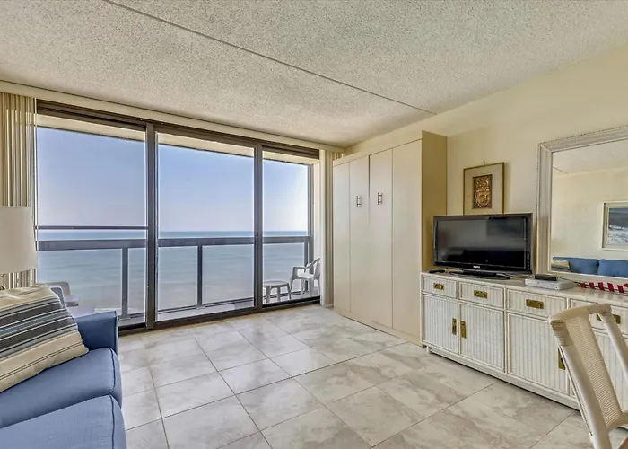 Golden Sands Apartment *
