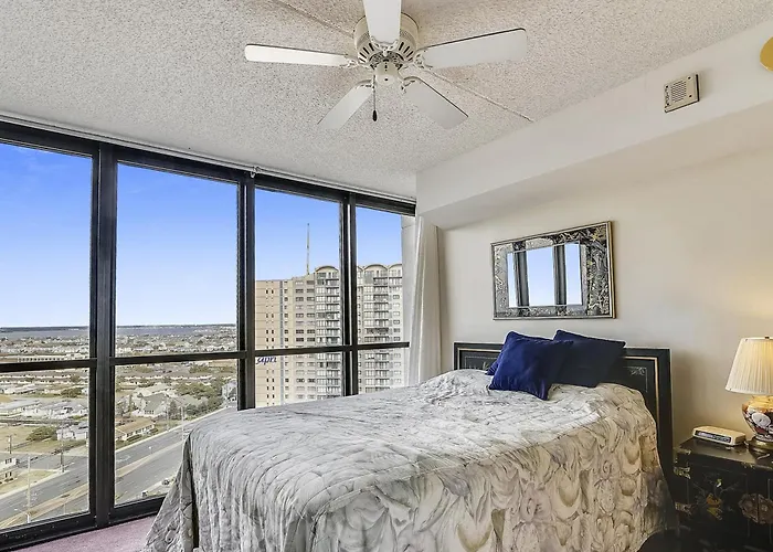 Golden Sands Apartment *